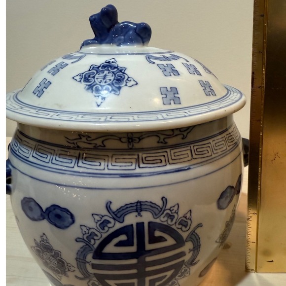 VTG Chinese Blue & White Lidded Porcelain Jar w/ Foo Dog Lid Longevity Shou Sym. - Picture 10 of 10